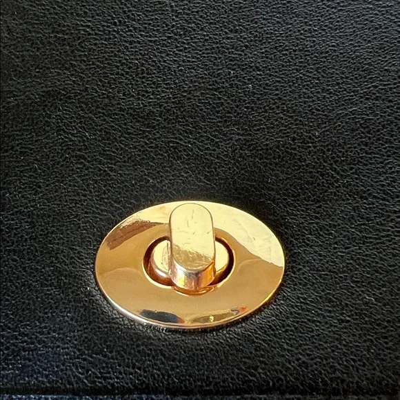 Black Crossbody Fashion Bag - Picture 3 of 9